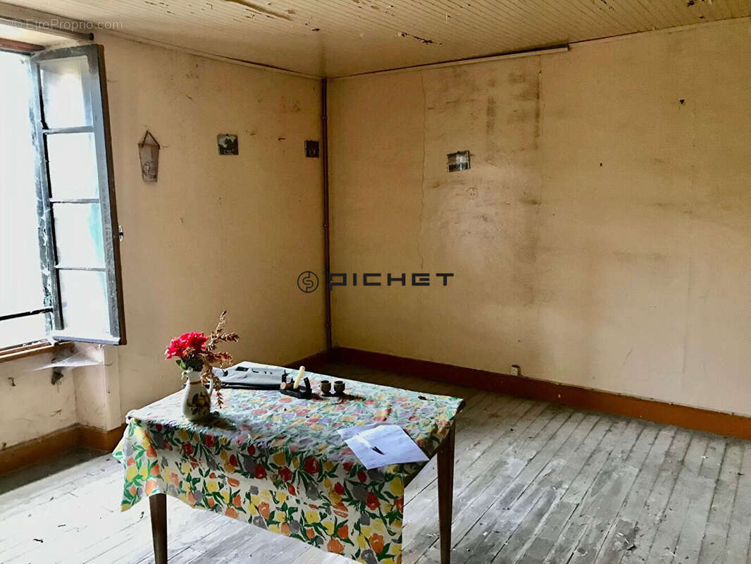 Maison à LAVAL-DE-CERE