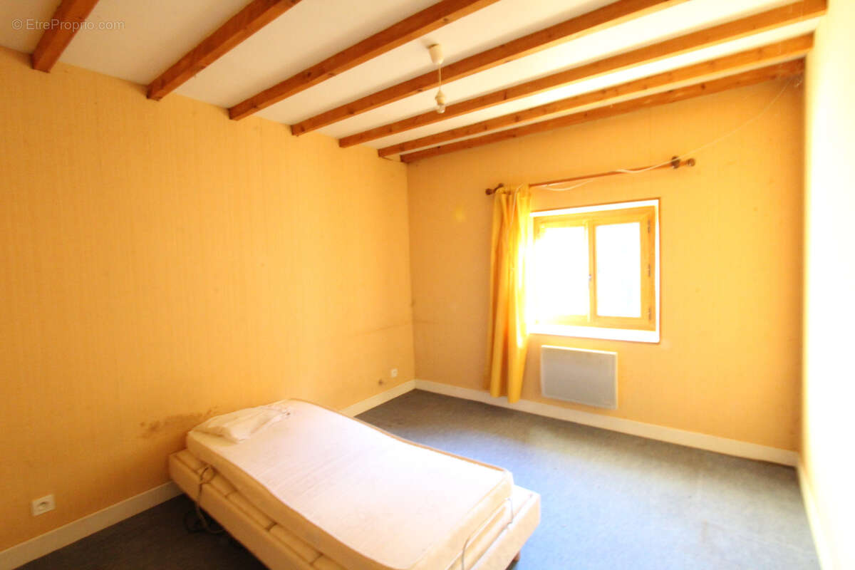 Maison à CHATEAUNEUF-VAL-DE-BARGIS