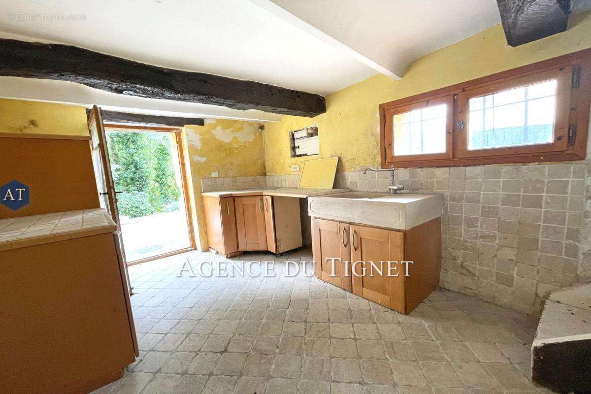 Maison à SAINT-CEZAIRE-SUR-SIAGNE