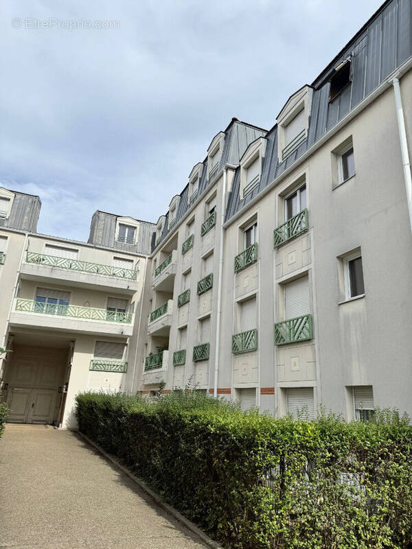 Appartement à LES PAVILLONS-SOUS-BOIS