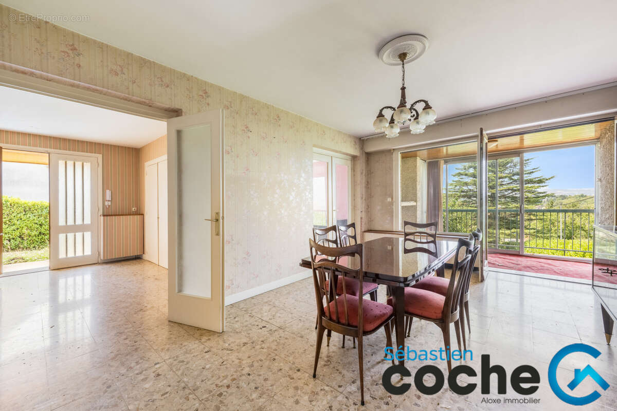 Charly   Maison d'architecte, vue exceptionnelle, potentiel rare - photo 3