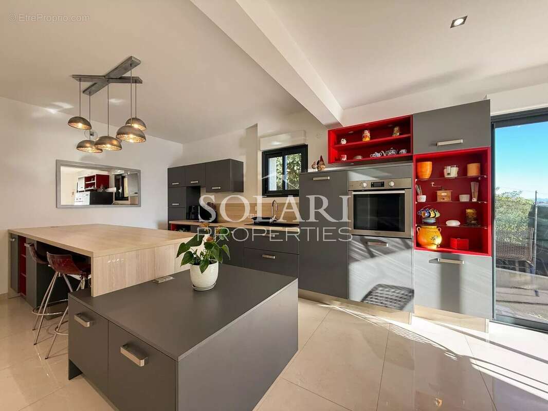 Maison à MANDELIEU-LA-NAPOULE