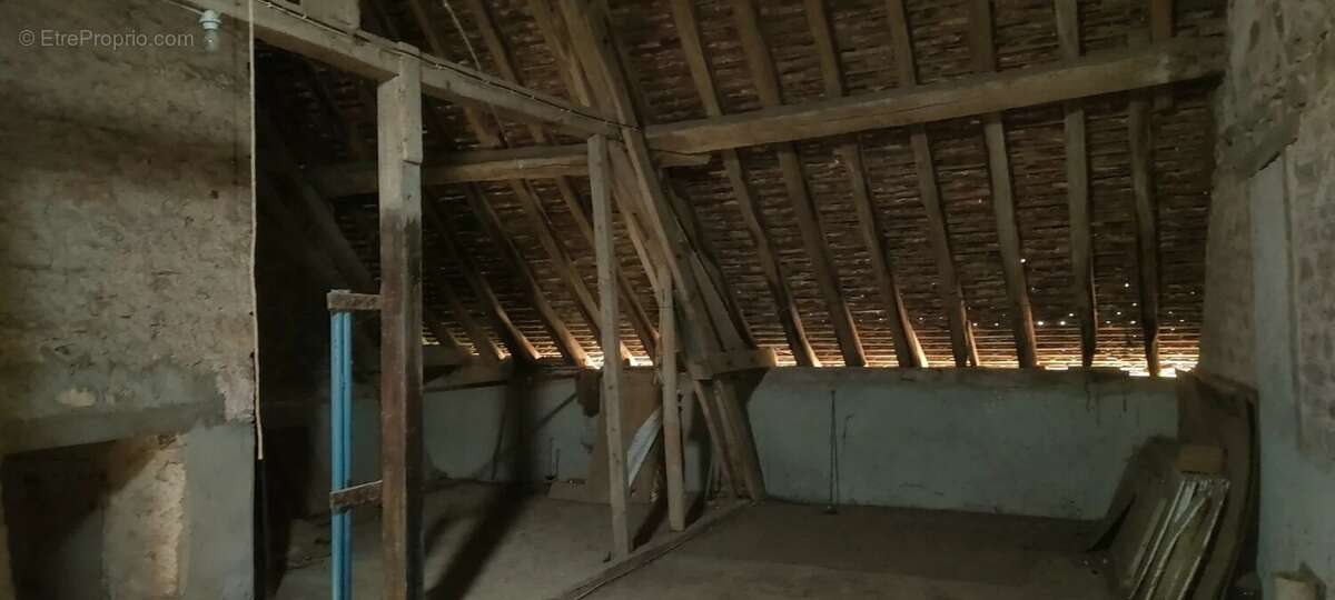 Maison à SAINT-BONNET-DE-JOUX