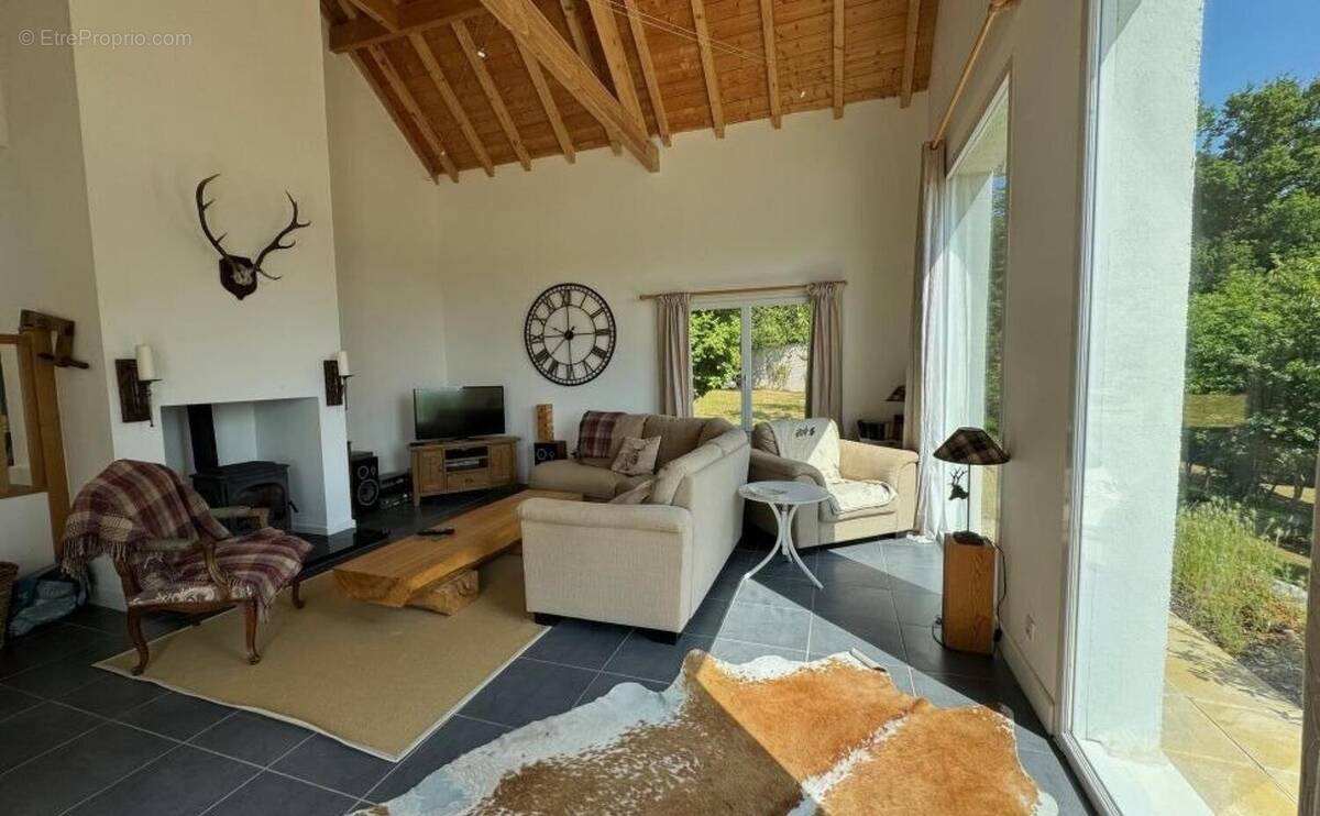 Photo 1 - Maison à CASTETPUGON