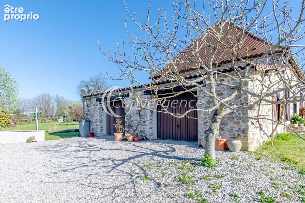 Grange rénovée de 204 m2 et gîte T3 indépendant de 72 m2 - photo 23