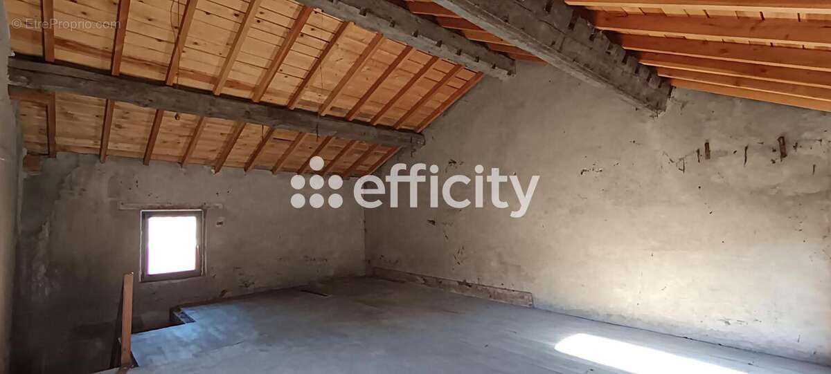 Appartement 240 m² à Celles-Sur-Durolle  - photo 10