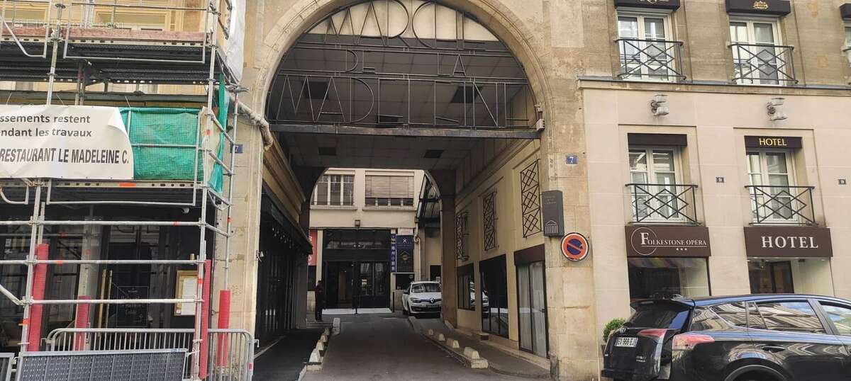 Commerce à PARIS-8E