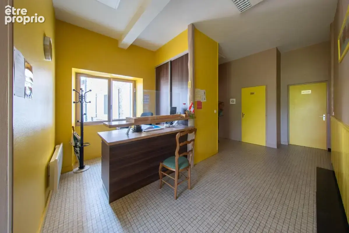 Immeuble loué - 211 m² - Ruffec (16) - photo 2