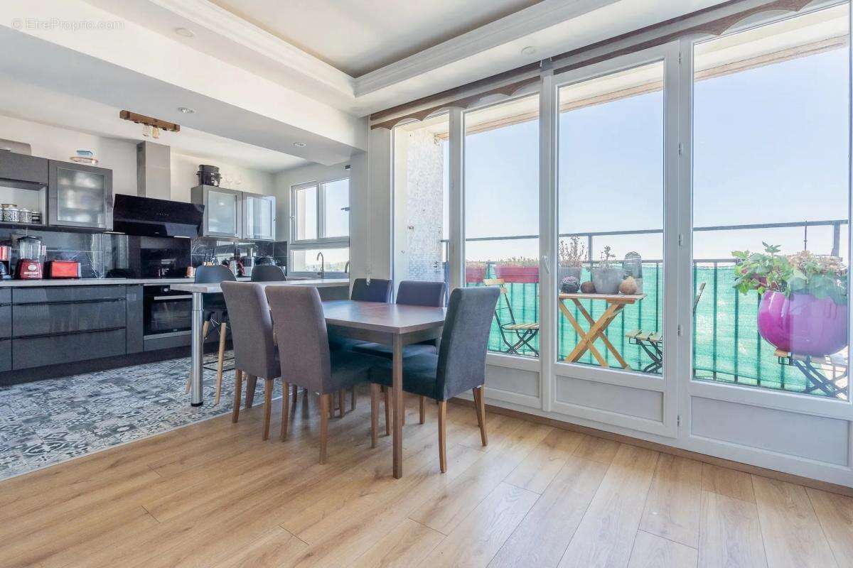 Appartement à LES PAVILLONS-SOUS-BOIS