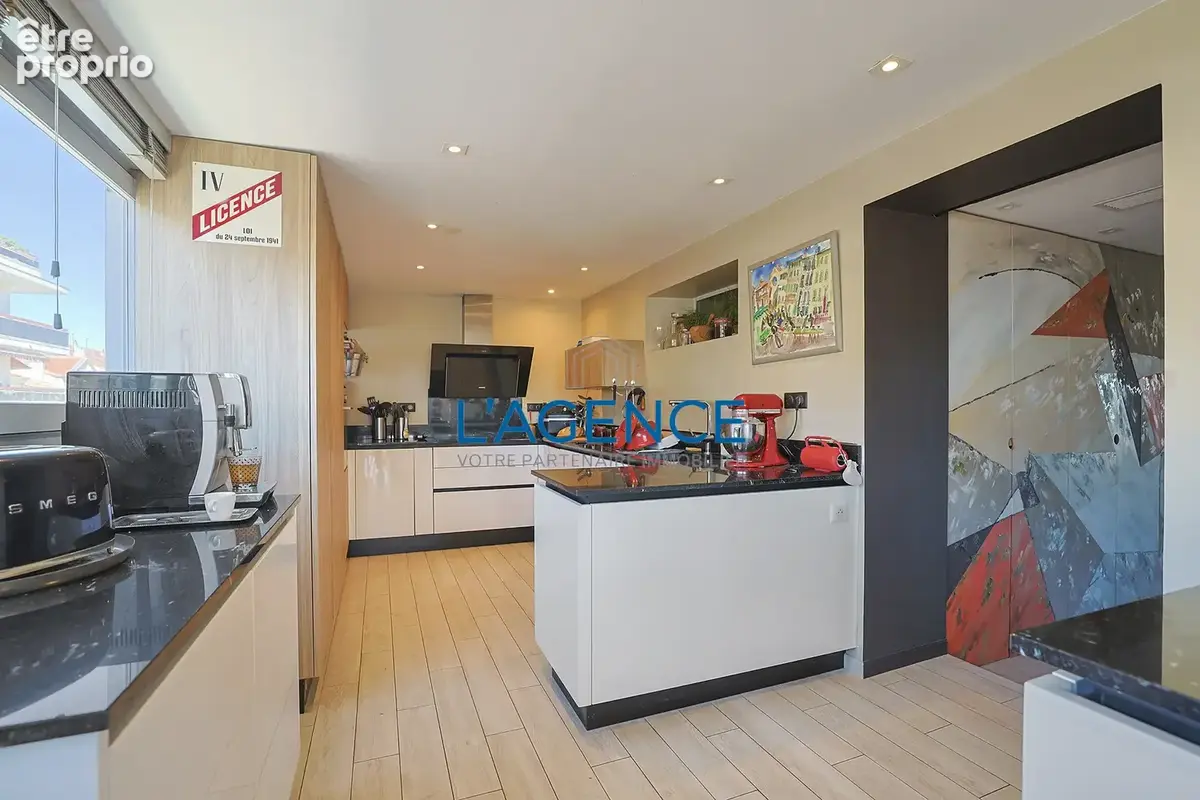 Appartement T4 de 134 m2 avec terrasse de 53m2 en dernier étage avec ascenseur au centre ville de Hyères - photo 9