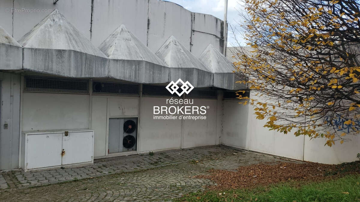 Commerce 426 m² à Annemasse  - photo 5