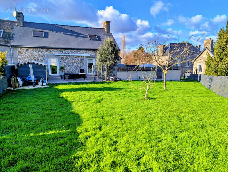 Maison à SAINT-GERMAIN-EN-COGLES