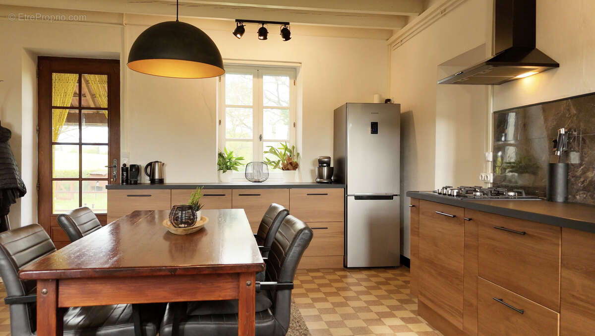 Propriété avec deux maisons et un gîte sur 7000m2 de jardin - photo 8