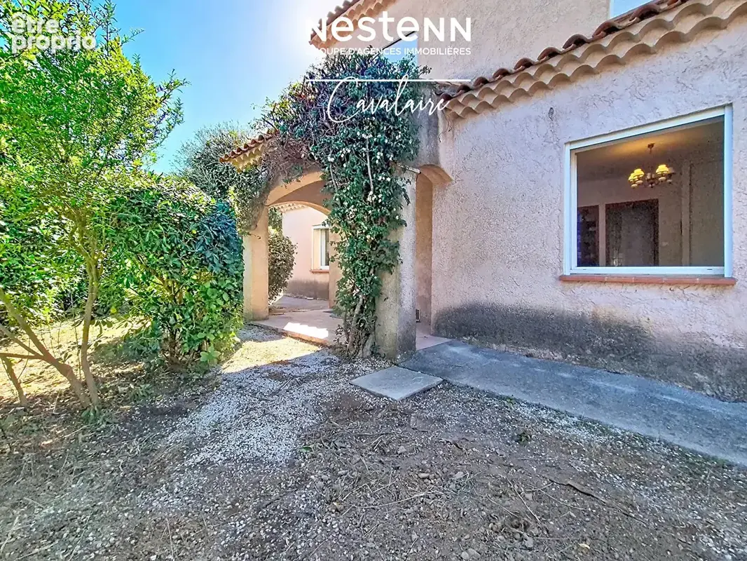 Environnement calme pour cette maison d'environ 141 m² sur  un terrain de 792 m² avec piscine et double garage - photo 16