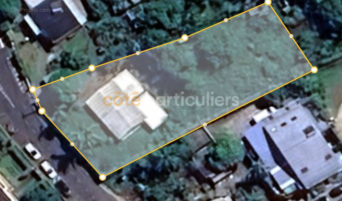 Terrain à LE TAMPON