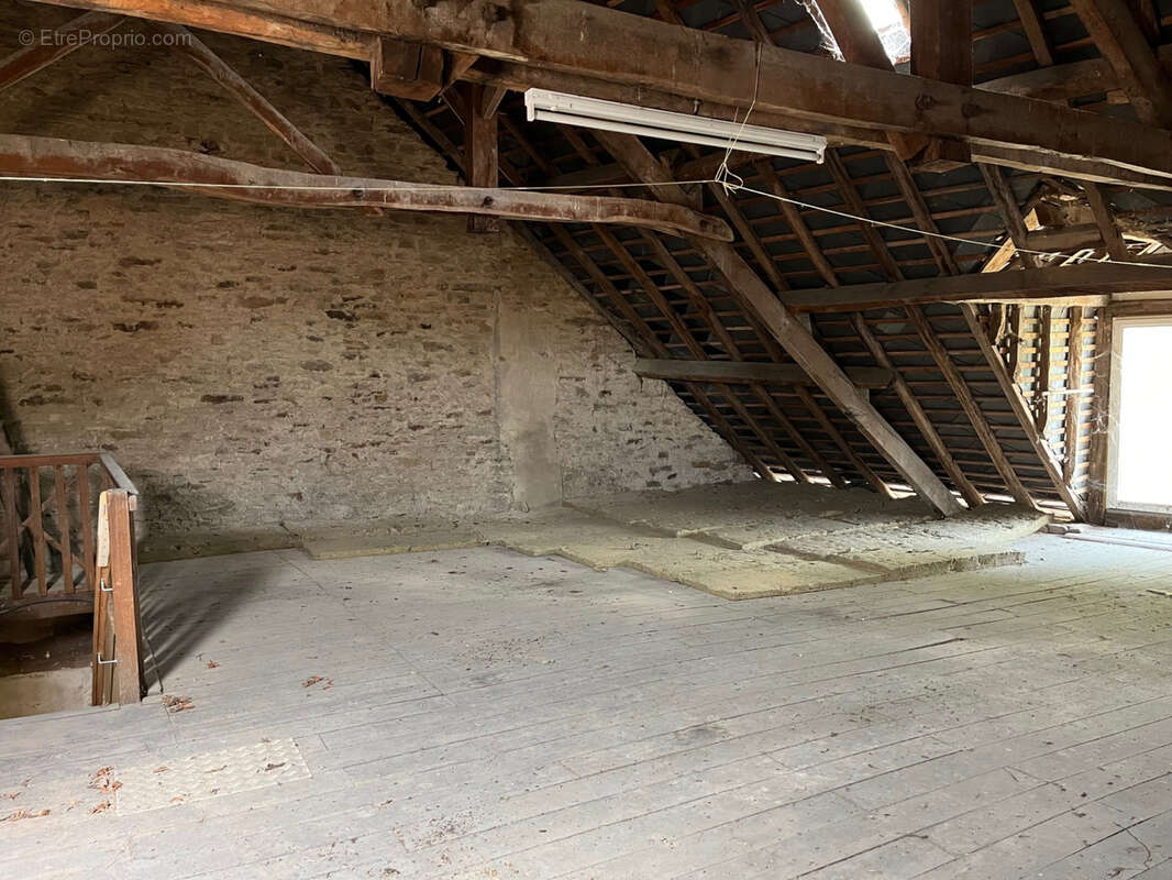 Maison à COUSSAC-BONNEVAL