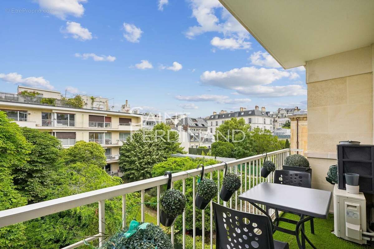 Appartement à NEUILLY-SUR-SEINE