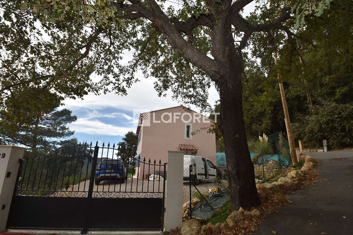 Maison à BAGNOLS-EN-FORET