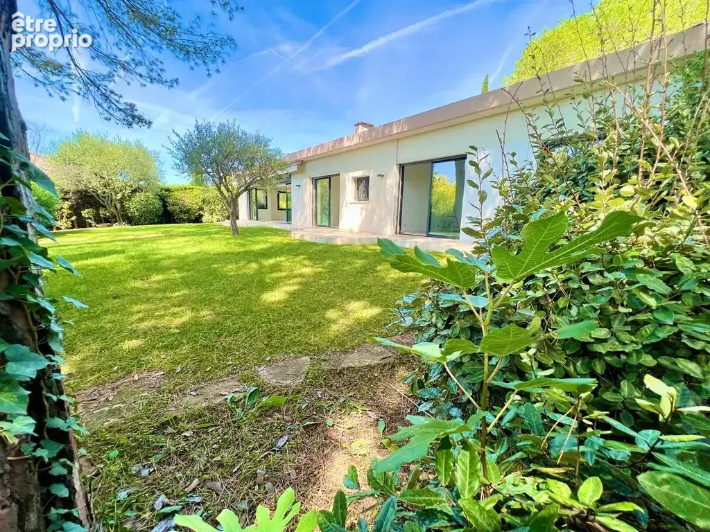 Mougins villa individuelle t4/t5 de plain pied 170m piscine terrain plat 1400m2 piscine - photo 3