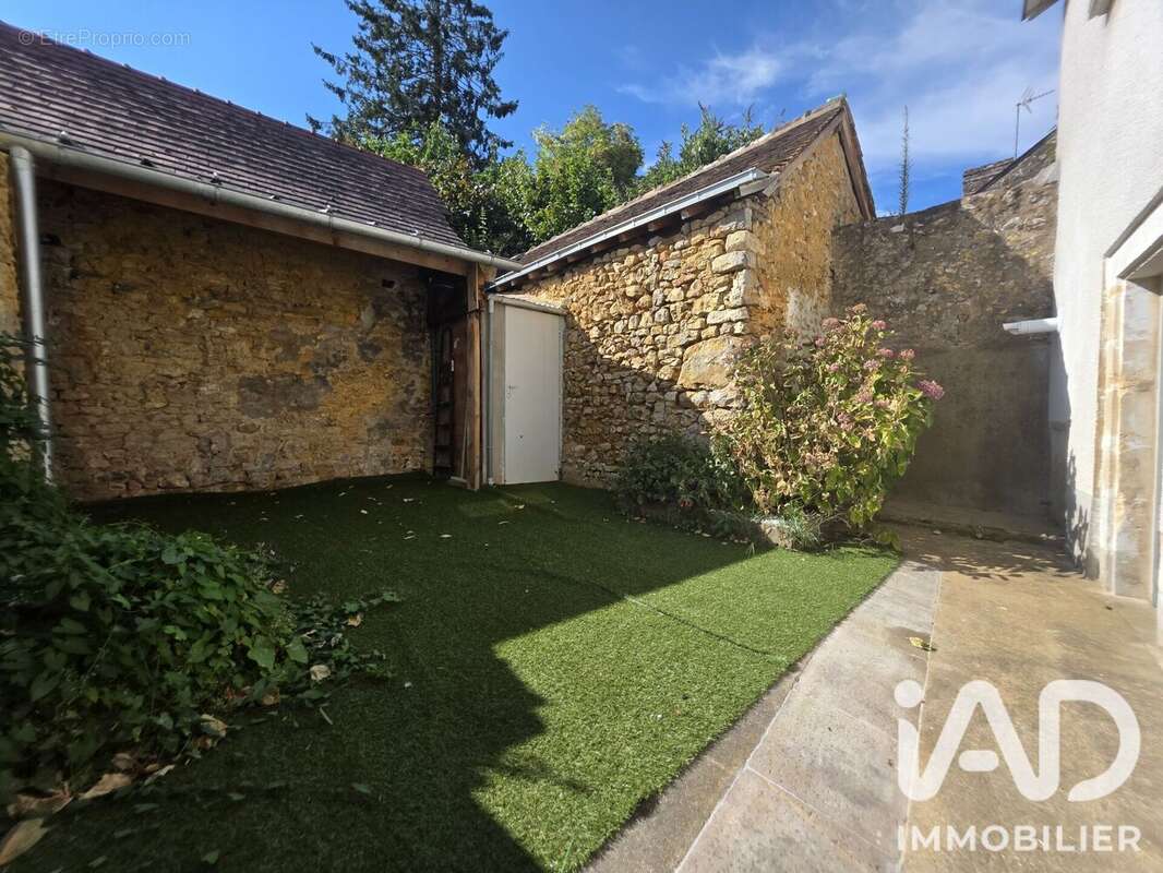 Maison 88 m² à Loue  - photo 3