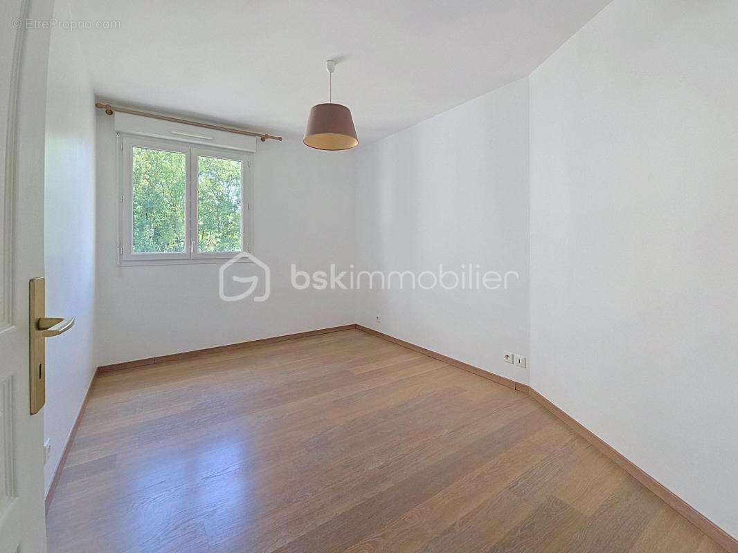 Appartement F3 avec grande loggia de 12m², cave + parking - photo 8