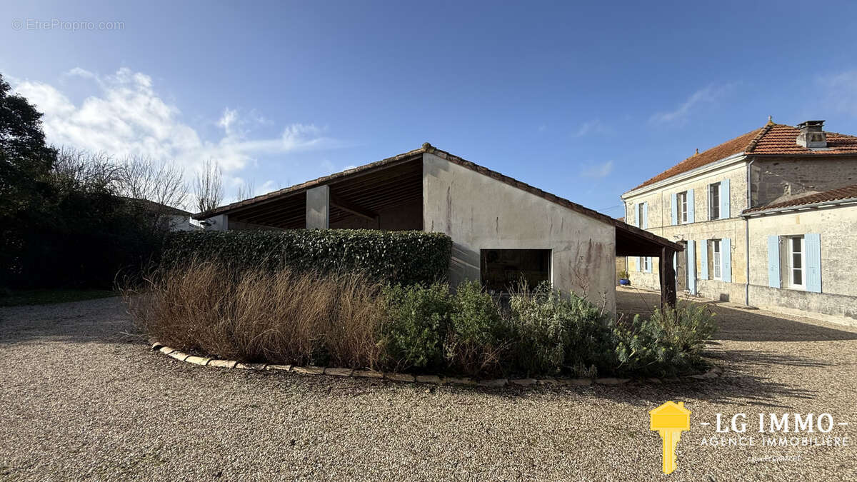 Maison à BRIE-SOUS-MORTAGNE