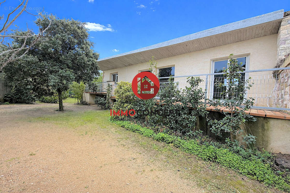 Maison à LAUDUN-L'ARDOISE