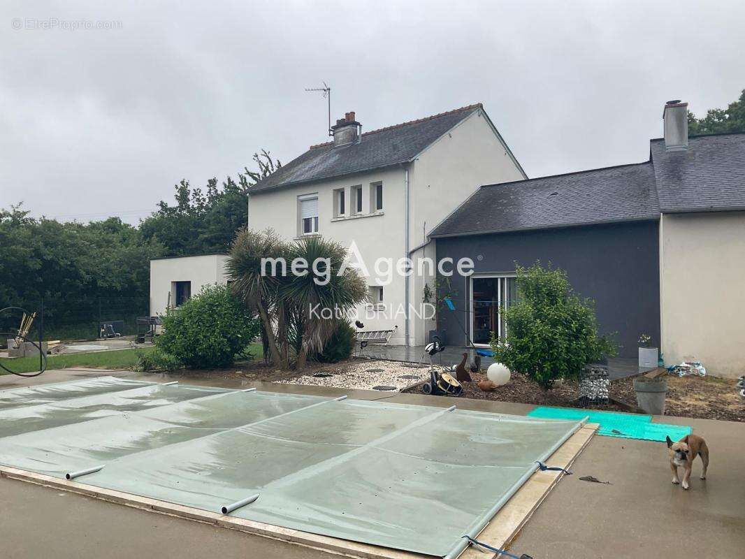 Maison rénovée avec piscine et garage - photo 3