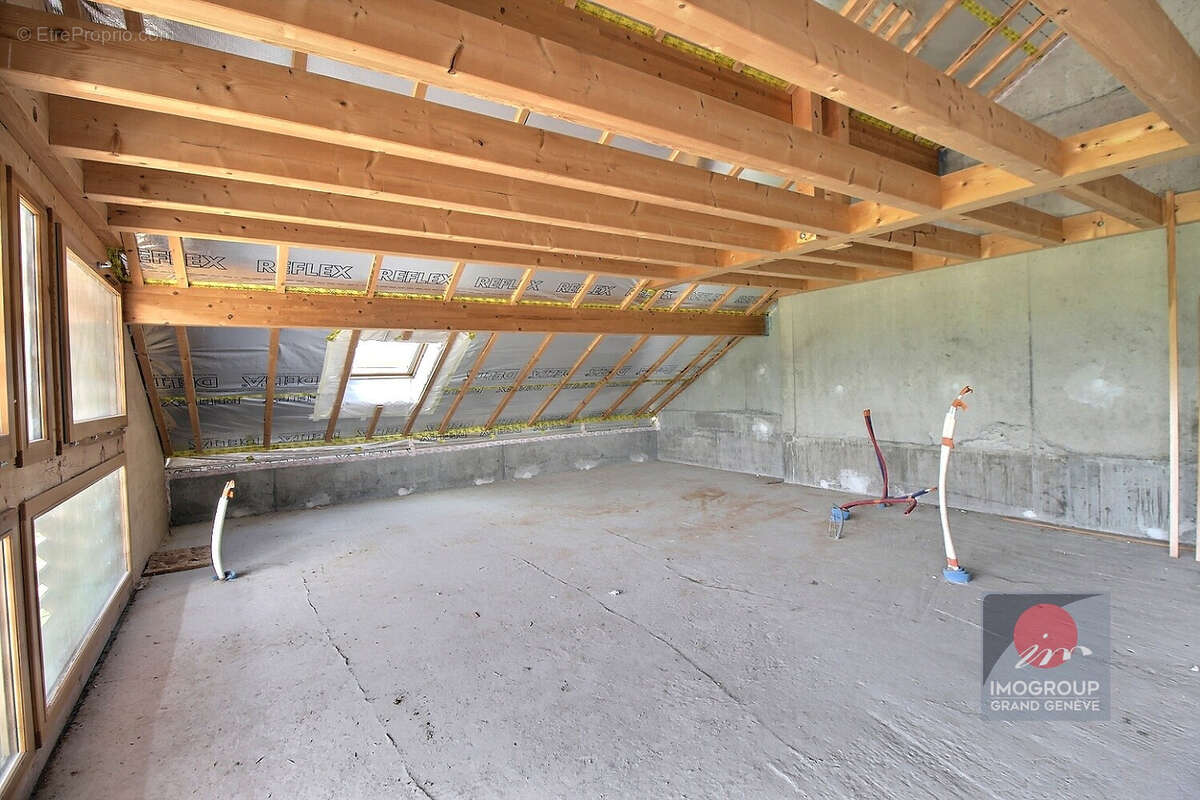 Apprtement duplex en état plateau brut  de 206 m² à Reignier - photo 12