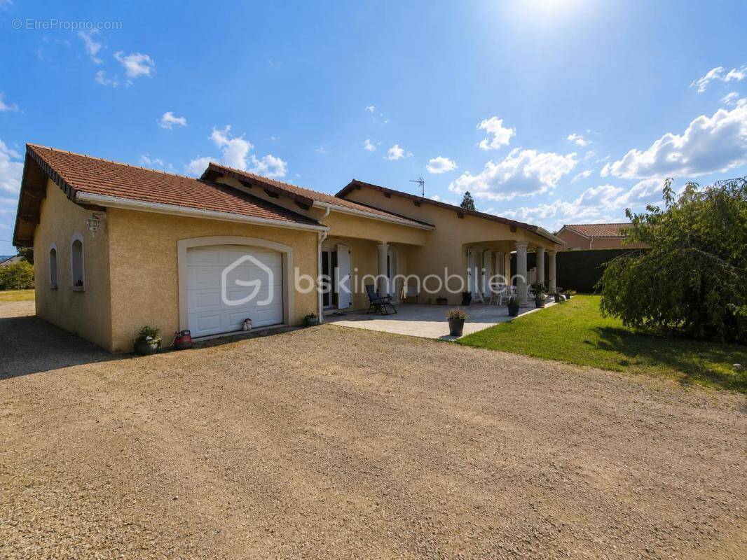 Maison à SAINTE-AGATHE-LA-BOUTERESSE