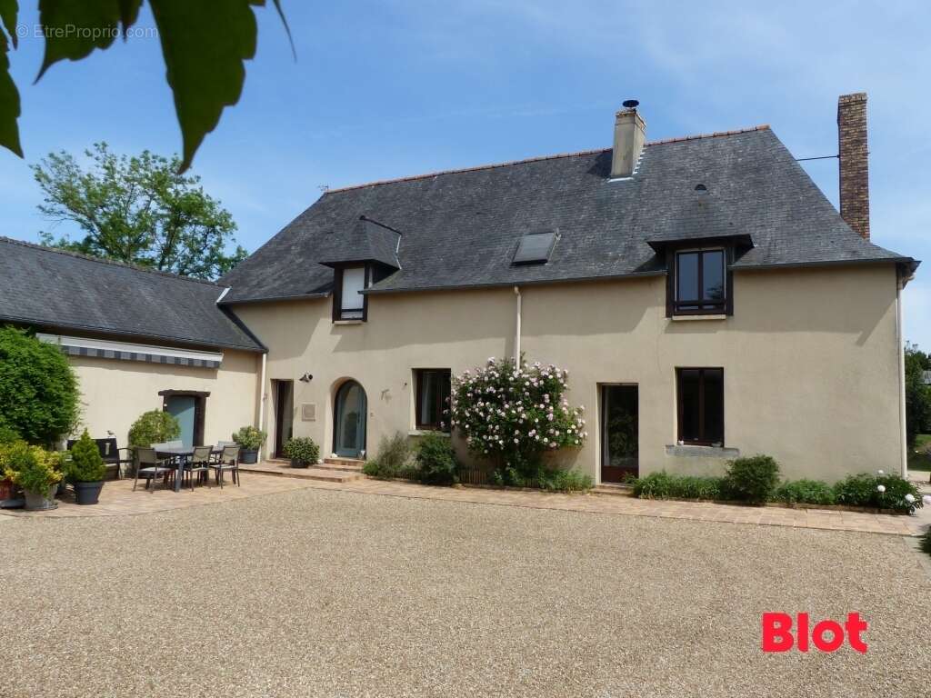 Maison à NOYAL-CHATILLON-SUR-SEICHE