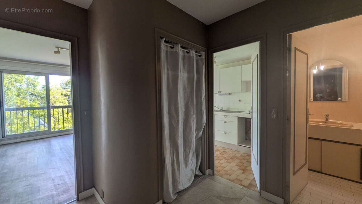 Nantes Guist'hau, Appartement avec VUE T2 de 50 m² DPE en D, cave et parking. - photo 9