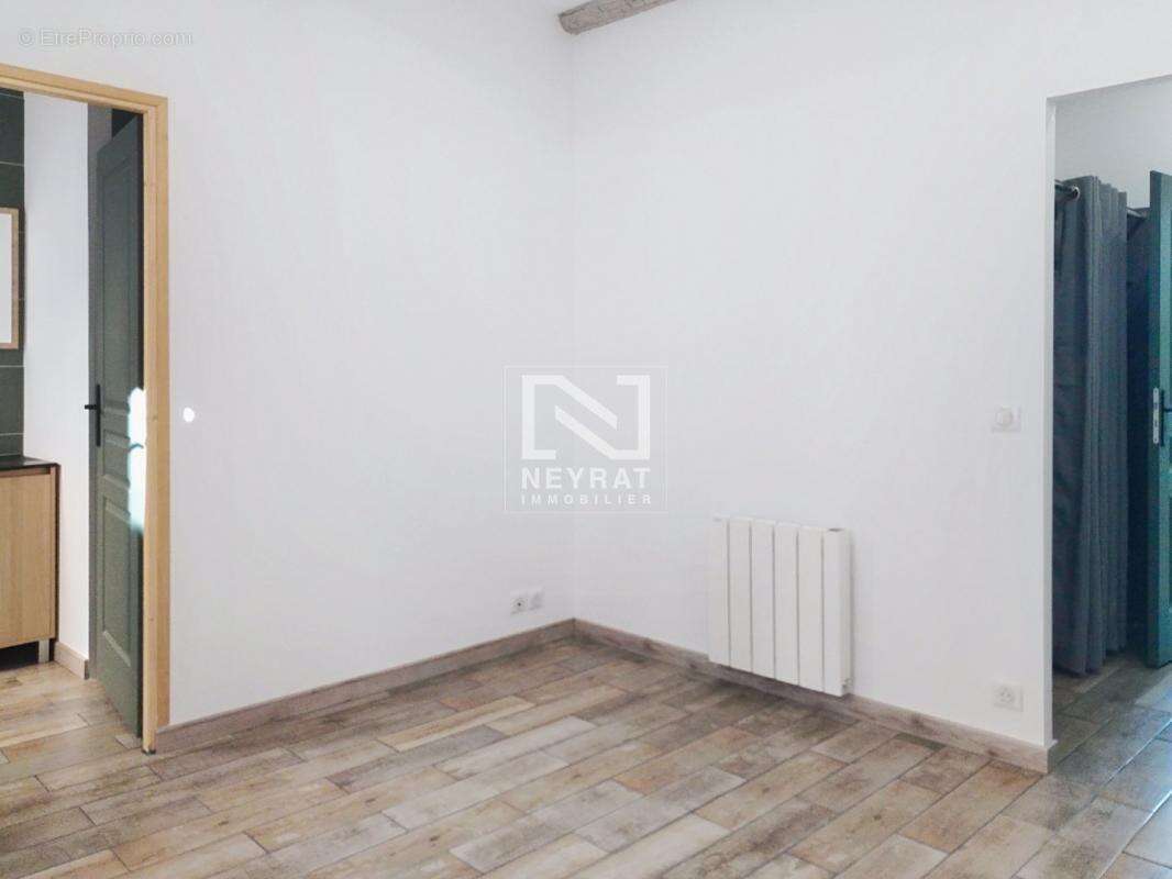 Appartement à TOURRETTES