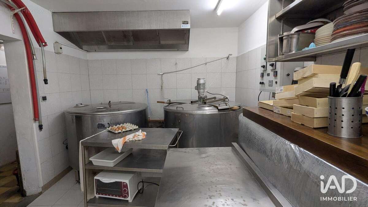 Photo 8 - Commerce à L'ISLE-SUR-LA-SORGUE