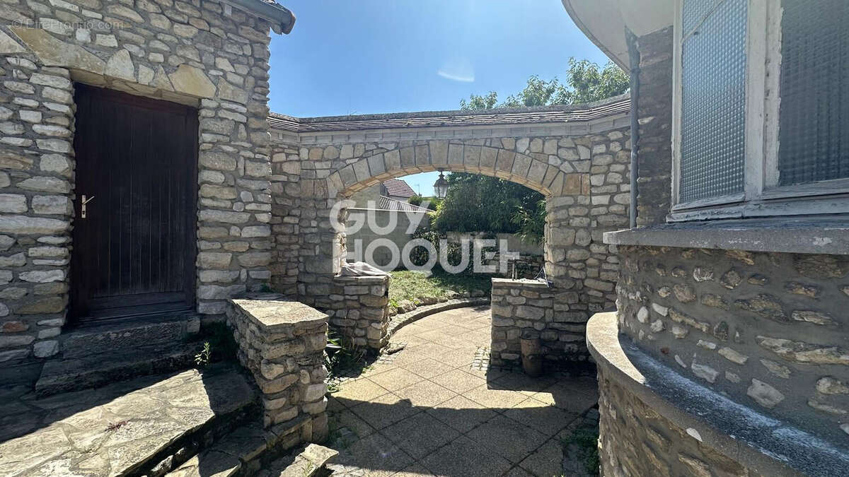 Maison à SAINT-MARTIN-LA-GARENNE