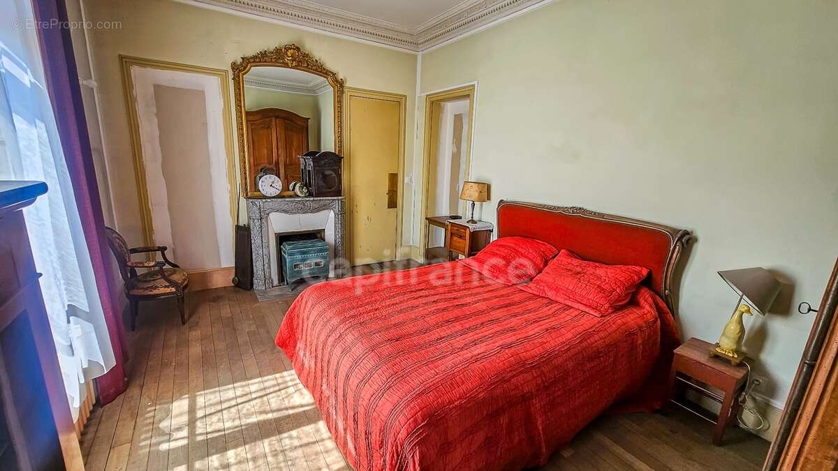 Plein centre ville d' ETAMPES (91) propriété à vendre 13 pièces, avec grand garage, 2 dépendances et terrain clos de 997 m² - photo 19