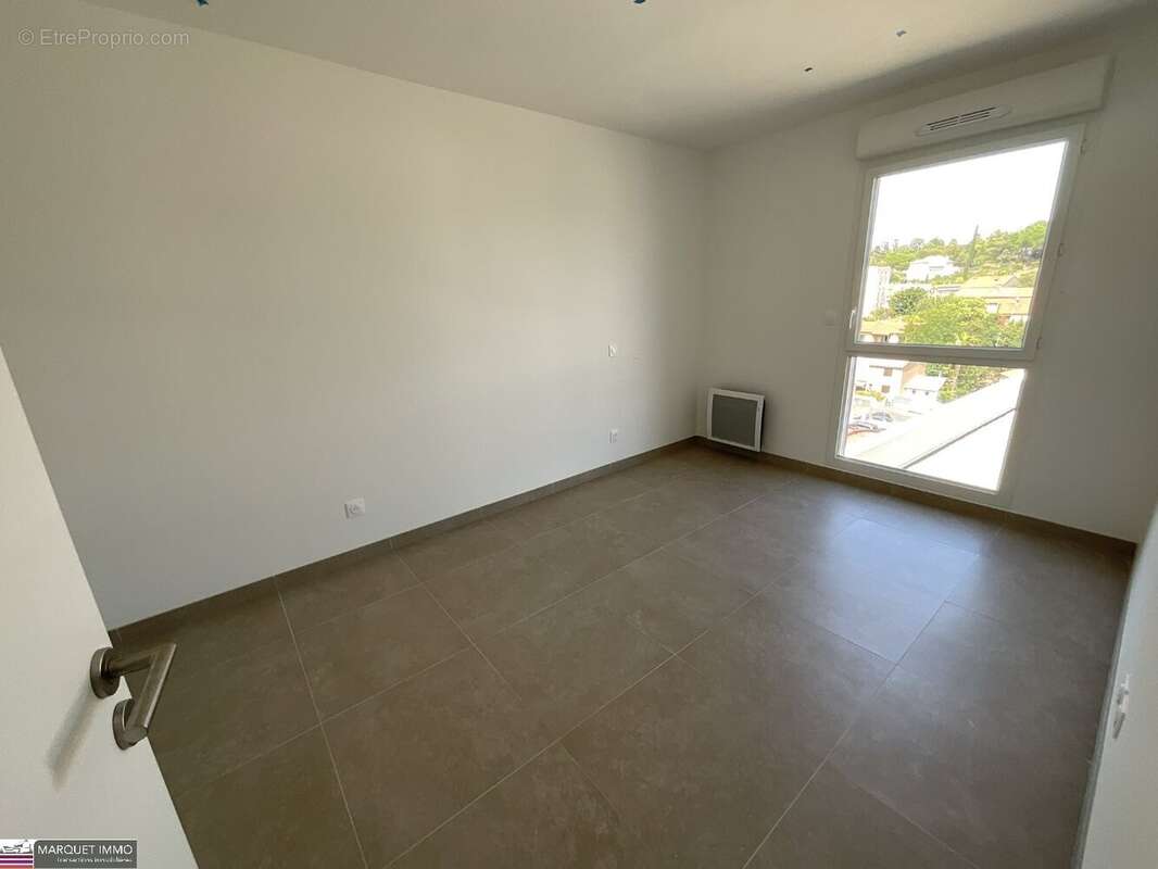 APT T4 offrant 92 m² avec terrasse 20 m² et parking au 7° et dernier étage avec ascenseur... - photo 10