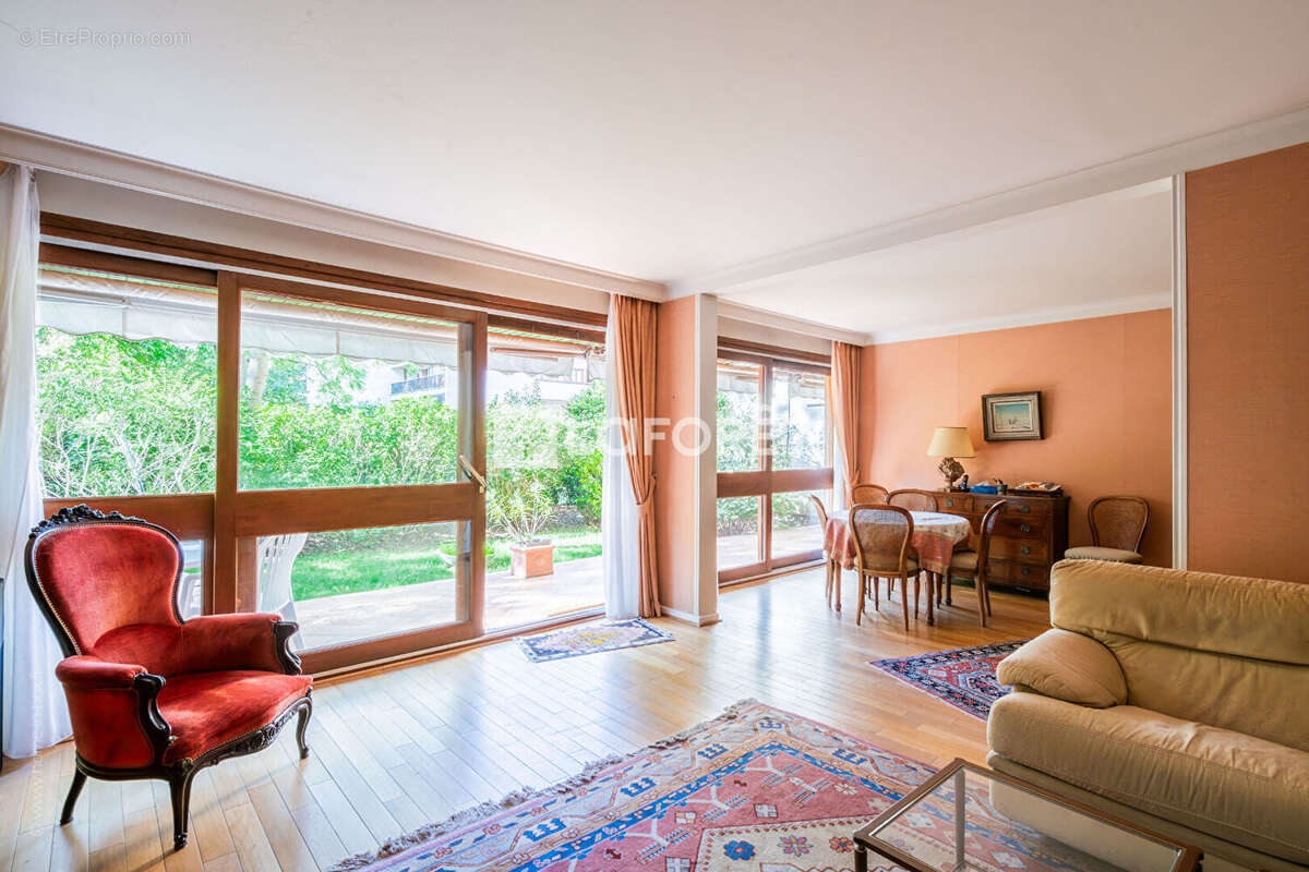 Appartement à LA CELLE-SAINT-CLOUD