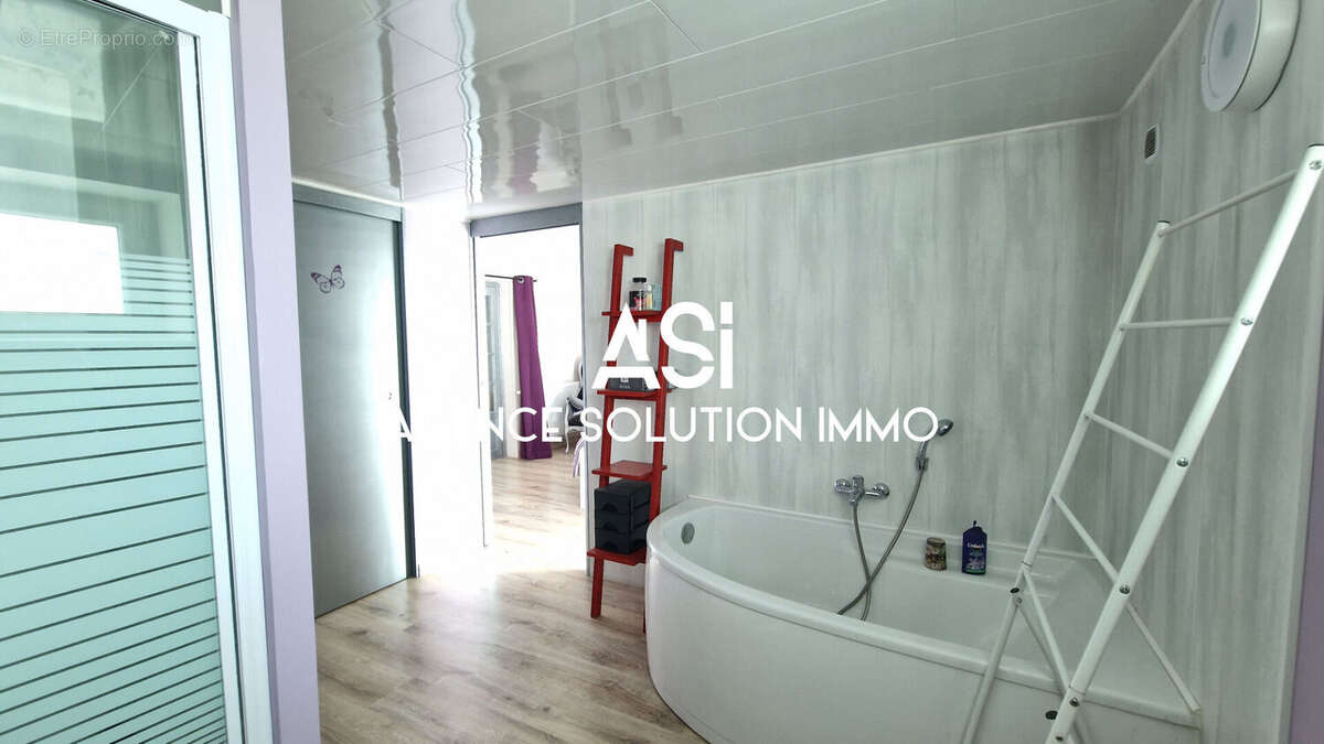 Maison à L'HUISSERIE