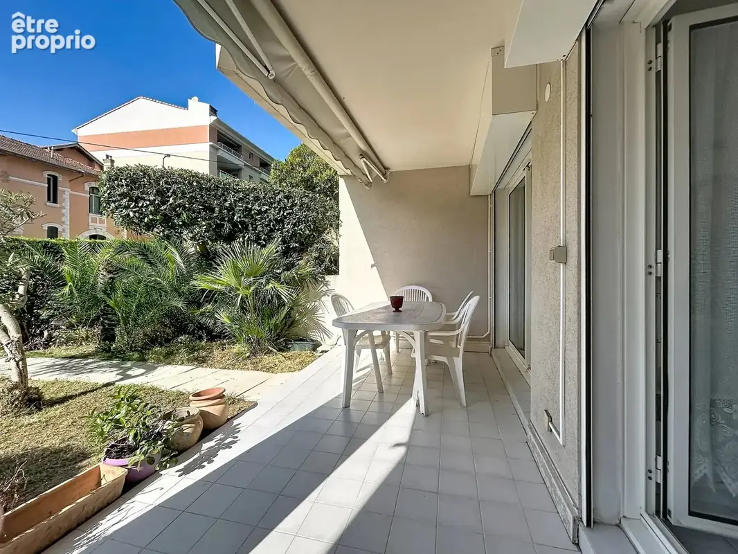 Cannes rez-de-jardin : 2 pieces 49,86 m² + cave + garage ferme - photo 3