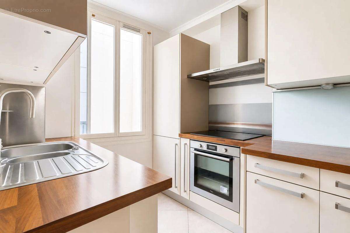 Appartement à PARIS-10E
