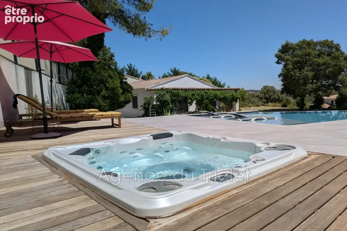 Maison 218 m² à Saint-Clement-De-Riviere  - photo 7