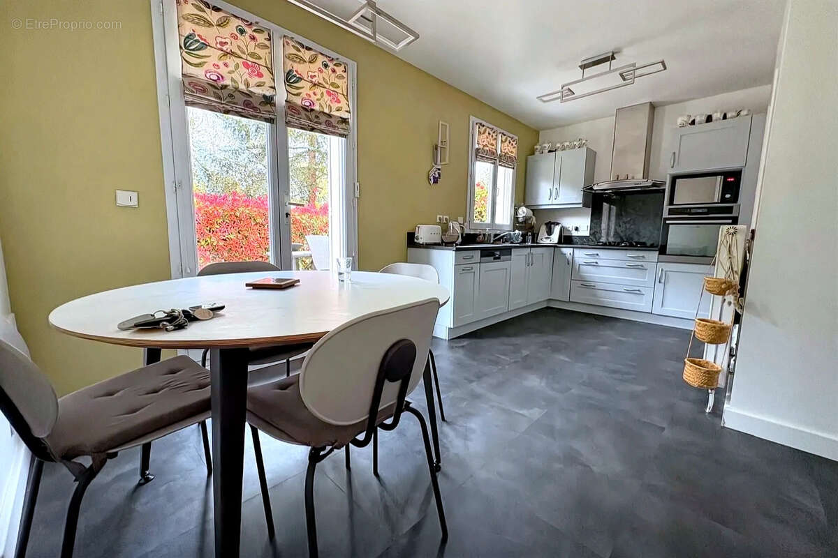 Maison à BUSSY-SAINT-GEORGES