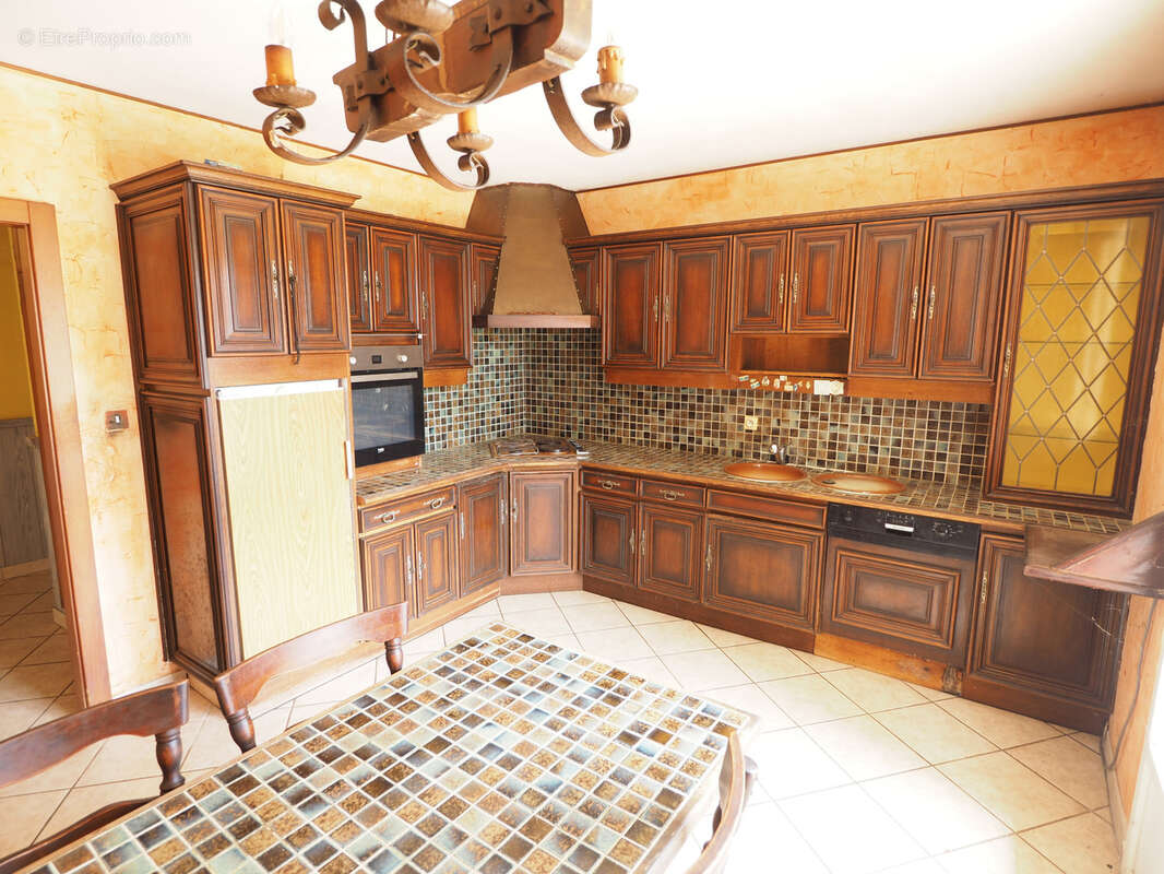 Maison familiale de 5 chambres, sur 12,80 ares avec piscine à 10 minutes de Belfort (REF VB3791) - photo 2