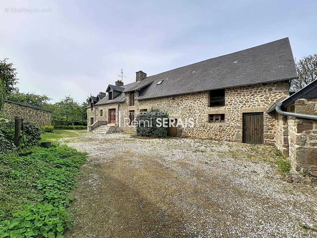 Maison à AMBRIERES-LES-VALLEES