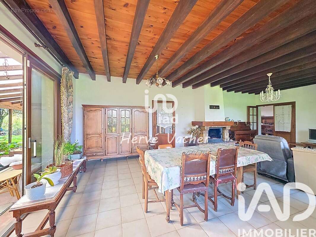 Photo 8 - Maison à SAINT-ETIENNE-DU-BOIS