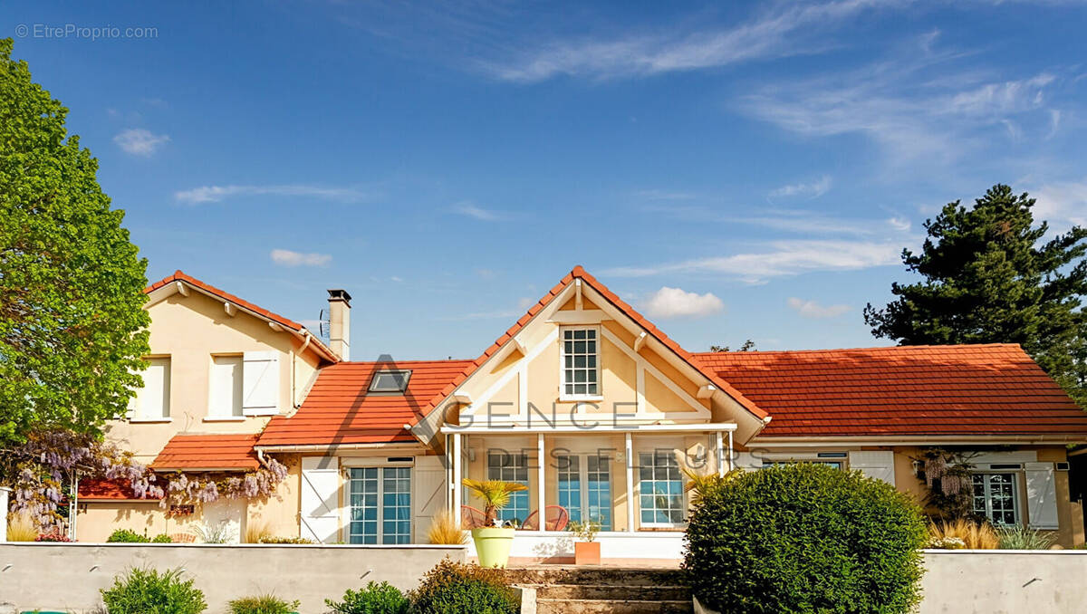Maison à FRENEUSE