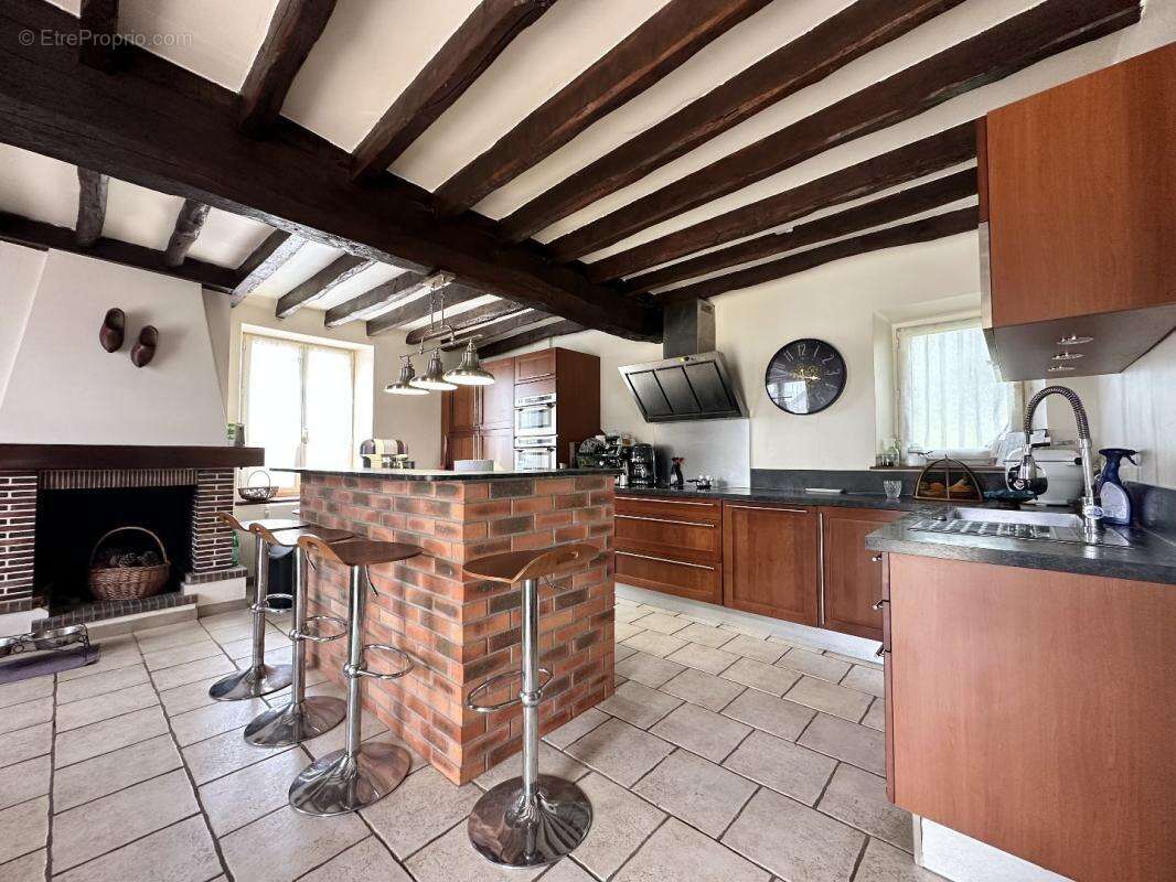 Maison à TREMBLAY-LES-VILLAGES