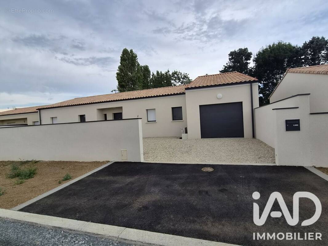 Photo 1 - Maison à COULON