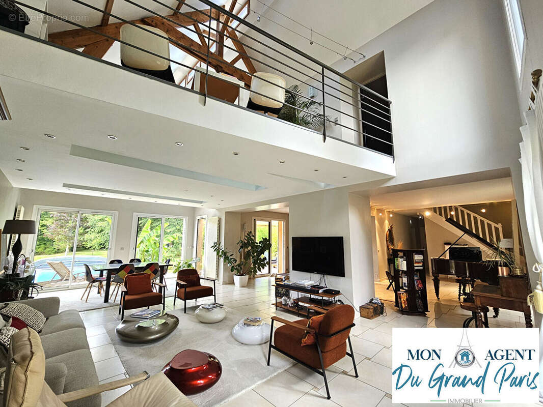 Maison contemporaine 230m2 + sous sol + piscine + terrain arbore de 15.000m2 Bullion proche Bonnelles Limours Grand Paris Sud - photo 4